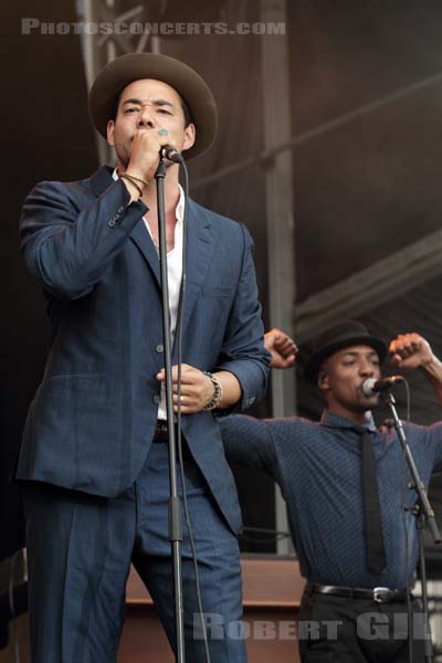 BEN L'ONCLE SOUL AND MONOPHONICS - 2014-07-20 - PARIS - Parvis de l'Hotel de Ville - 